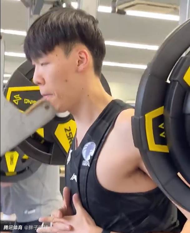 王良兴奋难耐：董事长，两位副董事长，以及那些董事都在外面的大会议室里讨论您的病情呢，刚刚股市开盘，咱们旗下所有的上市公司股票全部跌停，他们还说什么，您要是再不把董事长的职位让出来，明天股票肯定还是跌停，这下好了。
